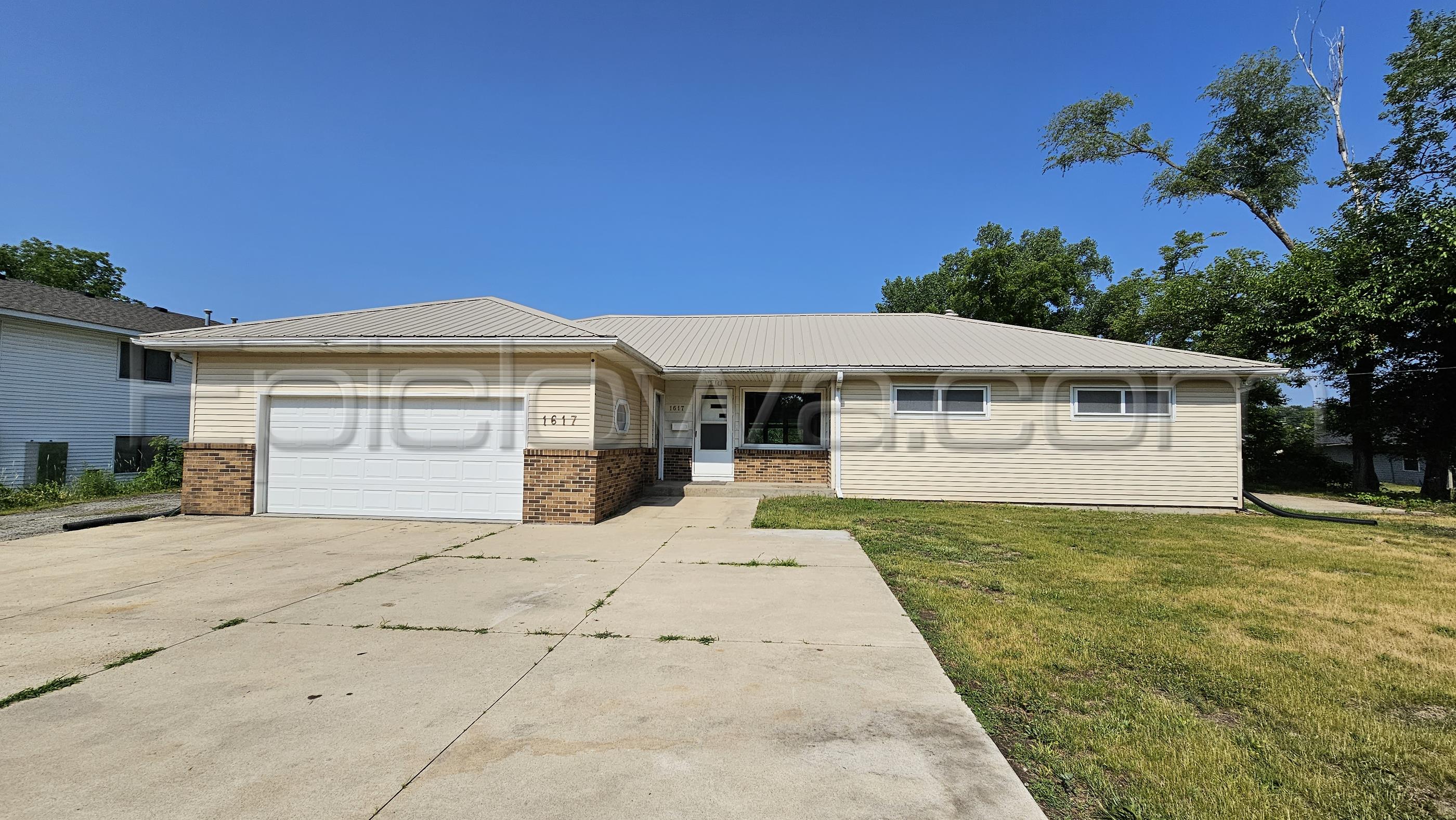 1617 Center Point Road Northeast